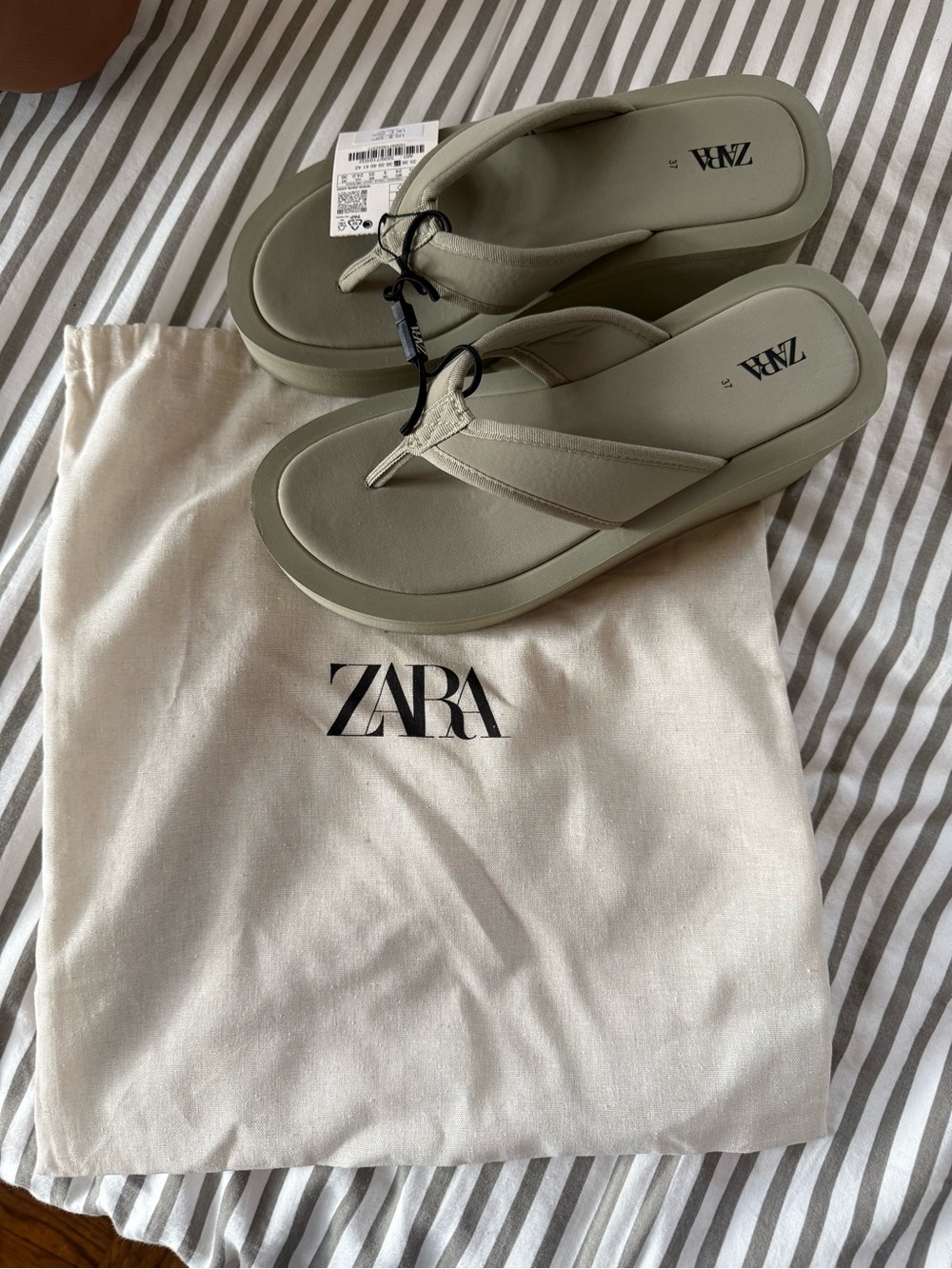 NEW NEVER WORN ZARA Olive Green Platform Thong Sandals